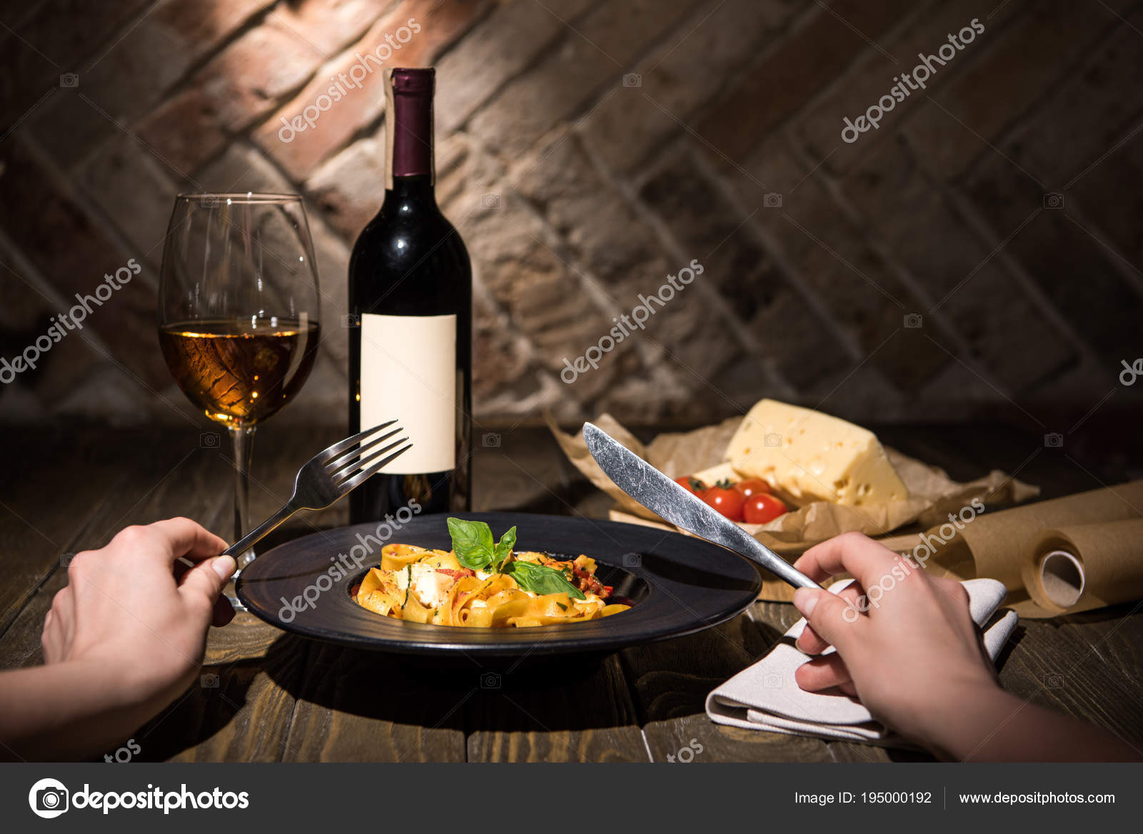 паста без вина. вино и паста эстетика. паста без вина. паста и вино на фоне италии. паста и вино.