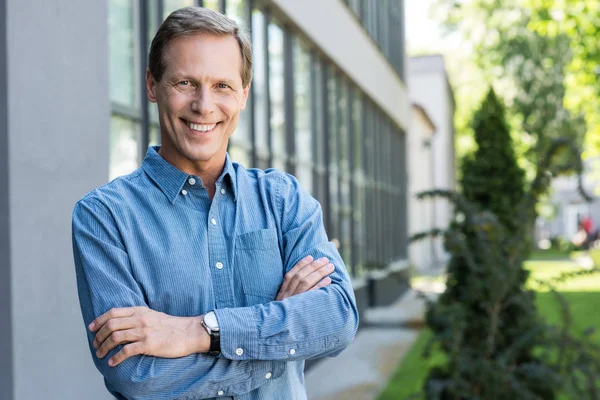 Cheerful Middle Aged Businessman Posing Crossed Arms Office Building — Stock Photo, Image