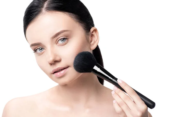 Woman applying face powder — Stock Photo