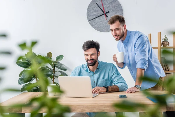Businessmen working in office — Stock Photo