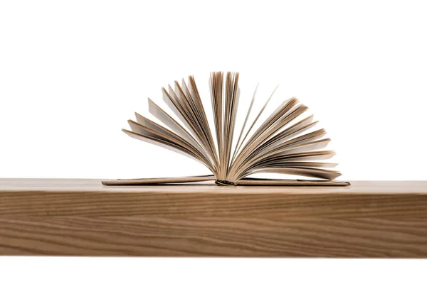 Книга на дерев'яному столі — стокове фото