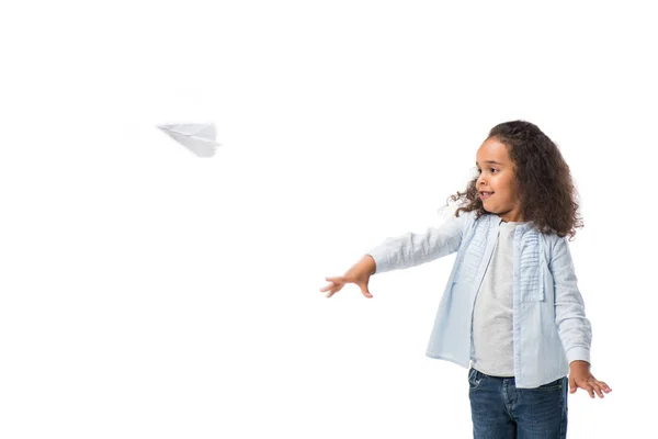 Afrikanische Amerikanerin mit Papierflugzeug — Stockfoto