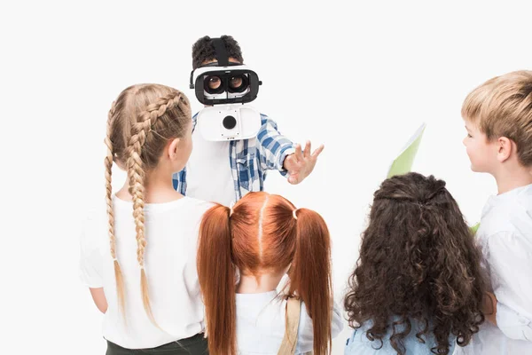 Діти з гарнітурою віртуальної реальності — стокове фото