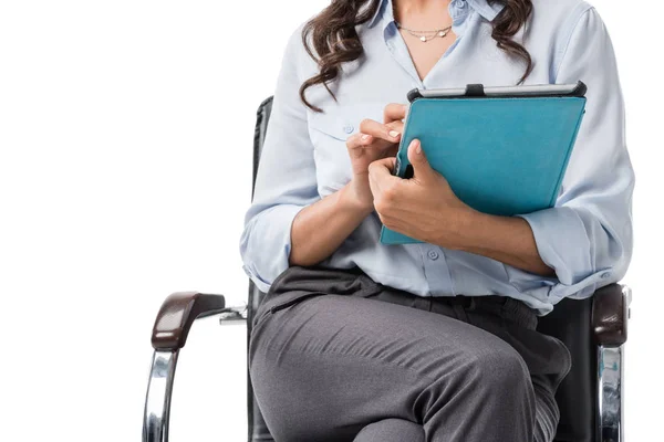 Mulher de negócios usando tablet digital — Fotografia de Stock