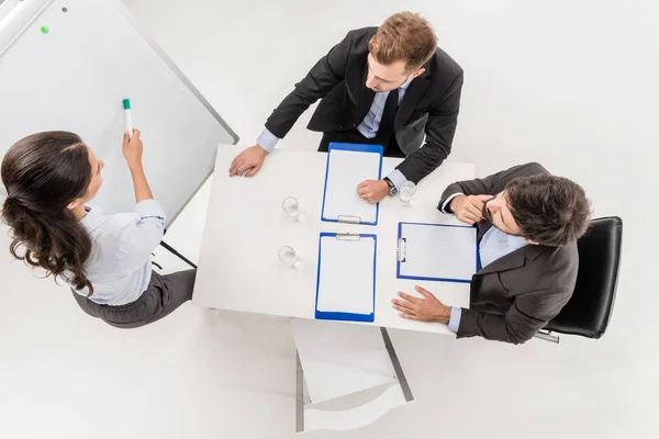 Businesswoman explaining idea to colleagues — Stock Photo