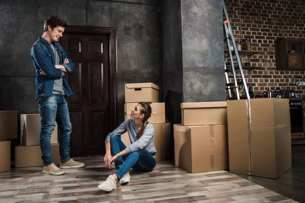 Couple moving home — Stock Photo