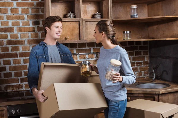 Couple unpacking cardboard box — Stock Photo