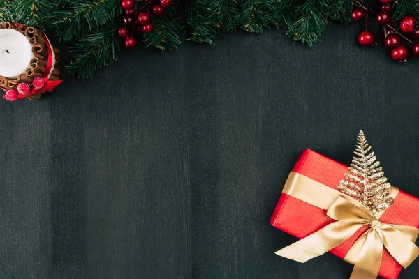 Gift box with golden ribbon — Stock Photo