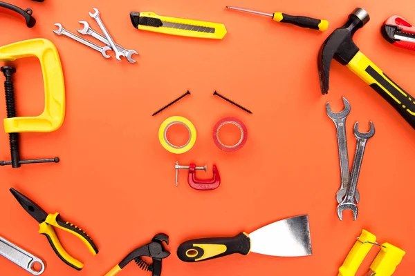 Smiley-Gesicht aus Werkzeugen — Stockfoto