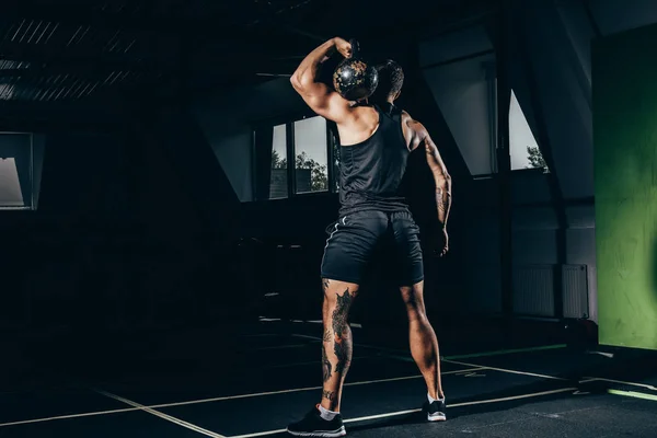 Sportsman lifting kettlebell — Stock Photo