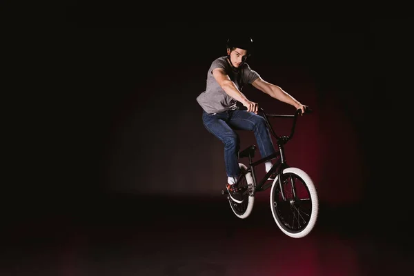 Велосипедист BMX — стоковое фото