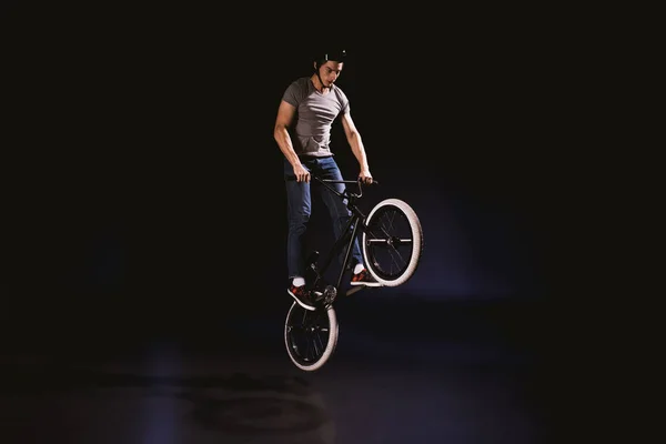 Bmx cyclist performing stunt — Stock Photo