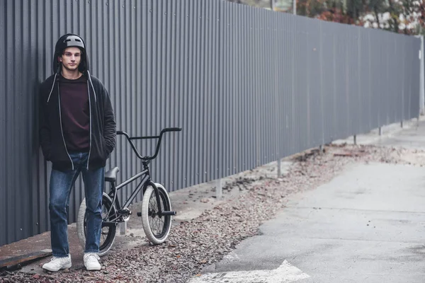 Motero bmx en la calle - foto de stock