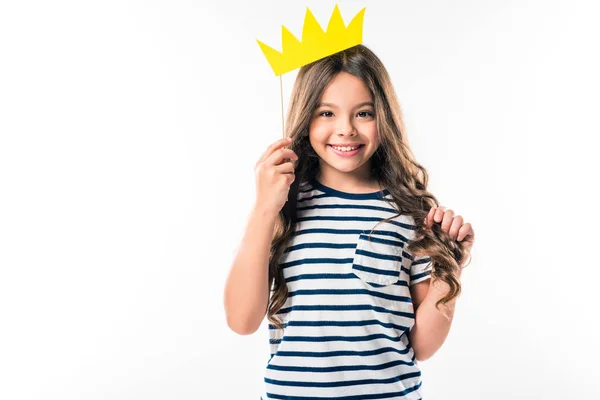 Enfant avec couronne en papier sur bâton — Photo de stock