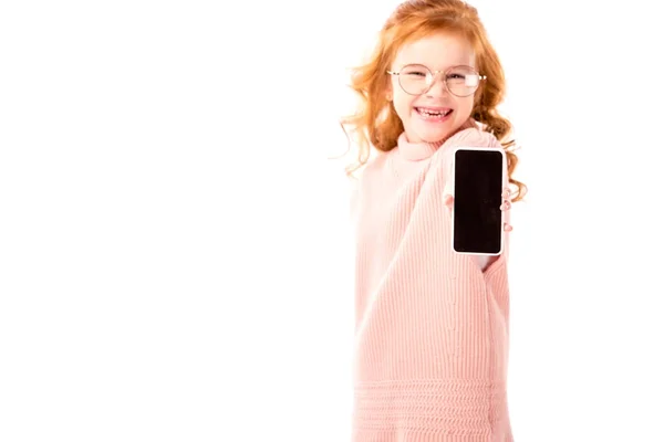 Criança sorrindo mostrando smartphone isolado no branco — Fotografia de Stock