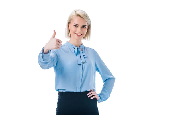 Retrato de mujer sonriente mostrando el pulgar hacia arriba aislado en blanco - foto de stock