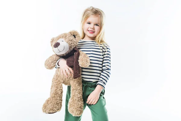 Adorable petit enfant avec ours en peluche isolé sur blanc — Photo de stock