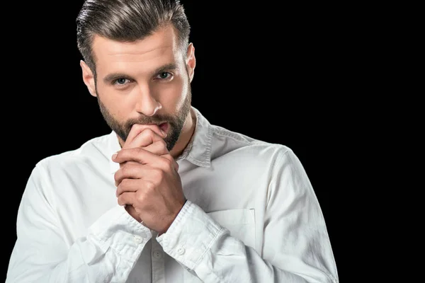 Schöner nervöser Geschäftsmann in weißem Hemd, isoliert auf schwarz — Stockfoto