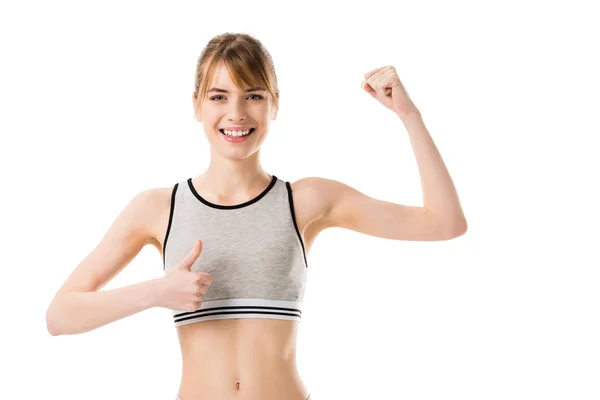 Joven mujer delgada mostrando bíceps y el pulgar hacia arriba aislado en blanco - foto de stock