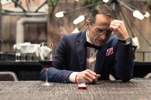 Depressed man in suit with proposal ring crying after he get refused — Stock Photo