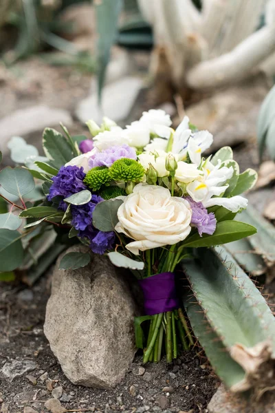 Close-up view of tender elegant wedding bouquet with purple ribbon — Stock Photo