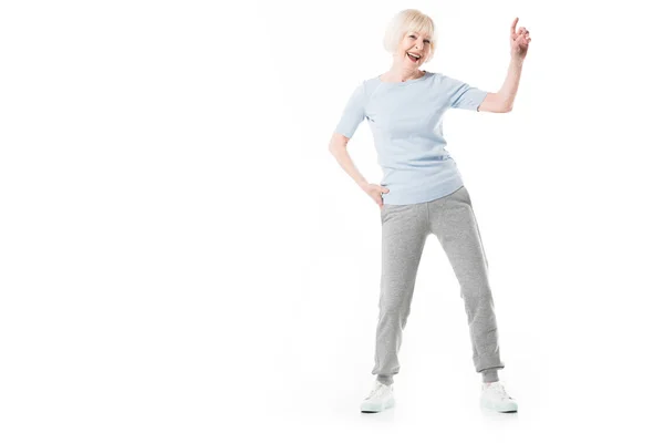 Sportiva anziana gesticolando con un dito isolato sul bianco — Foto stock