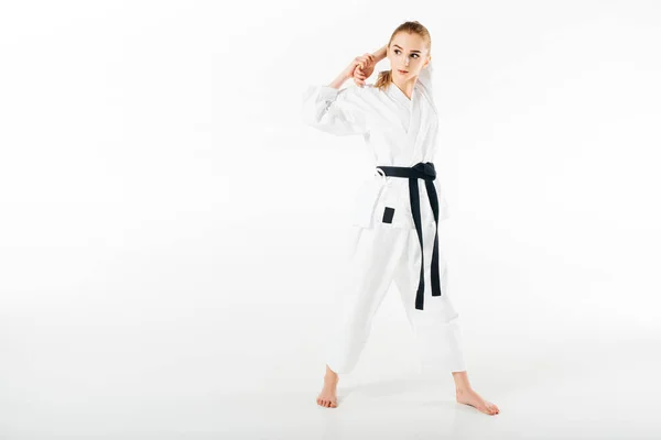 Karate-Kämpferin streckt die Hände isoliert auf weiß — Stockfoto