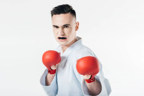 Männlicher Karatekämpfer mit Handschuhen und Mundschutz isoliert auf weiß — Stockfoto