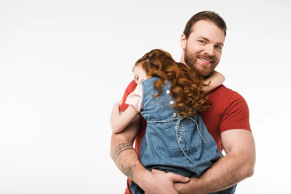 Vue arrière du petit enfant assis sur les mains du père isolé sur blanc — Photo de stock