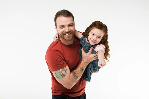 Sonriente padre sosteniendo hija en manos aisladas en blanco - foto de stock