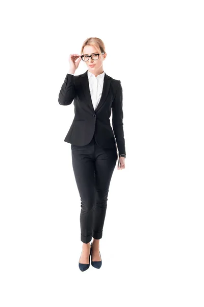 Joven empresaria con traje y gafas aisladas en blanco - foto de stock