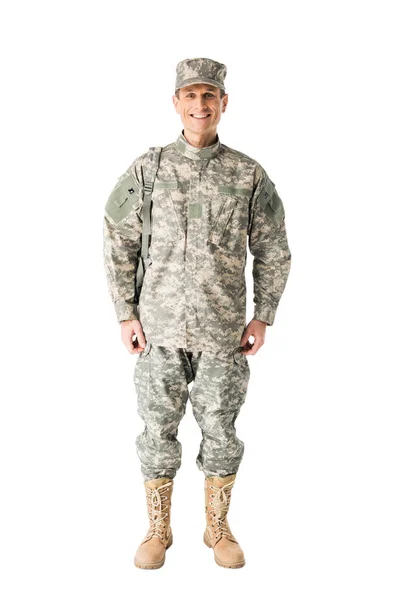 Joven soldado del ejército vistiendo uniforme aislado en blanco - foto de stock