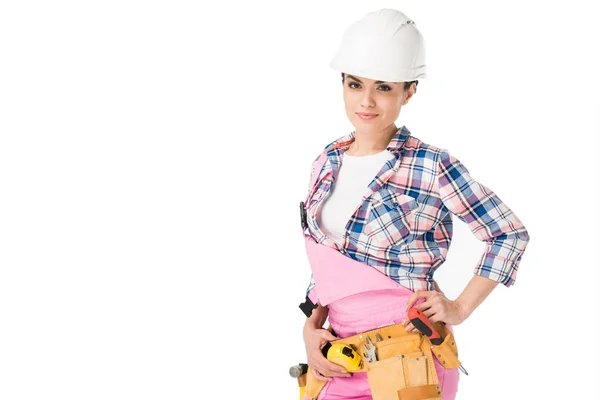 Sorridente ingegnere donna in tuta rosa isolato su bianco — Foto stock