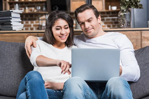 Pareja feliz - foto de stock