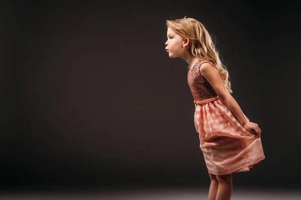 Criança bonita em vestido rosa, isolado em cinza — Fotografia de Stock