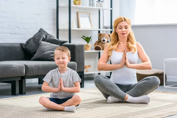 Yoga — Stockfoto