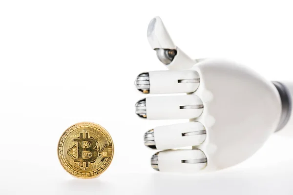Nahaufnahme von Bitcoin und Roboterarm zeigt Daumen nach oben isoliert auf Weiß — Stockfoto