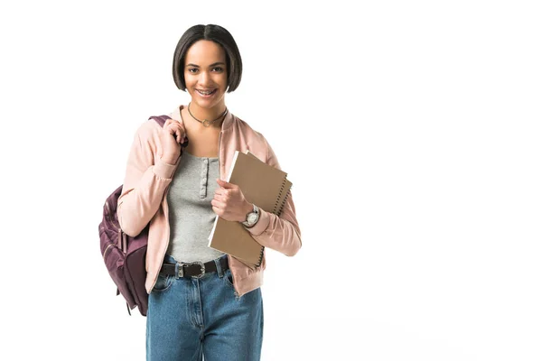 Afro-americana estudante com mochila e cadernos, isolada em branco — Fotografia de Stock
