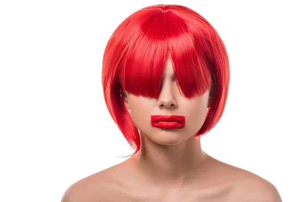 Atractiva mujer con el pelo rojo y labios rojos en forma de rectángulo aislado en blanco - foto de stock