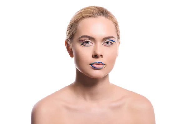 Portrait de femme séduisante avec maquillage coloré avec des lignes isolées sur blanc — Photo de stock