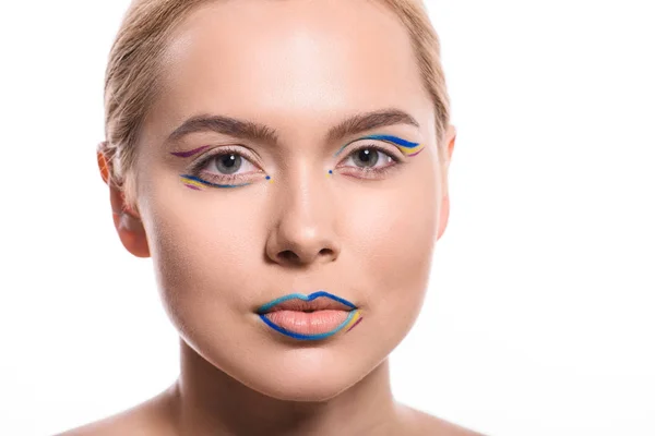 Headshot de mulher bonita com maquiagem colorida com linhas isoladas em branco — Fotografia de Stock