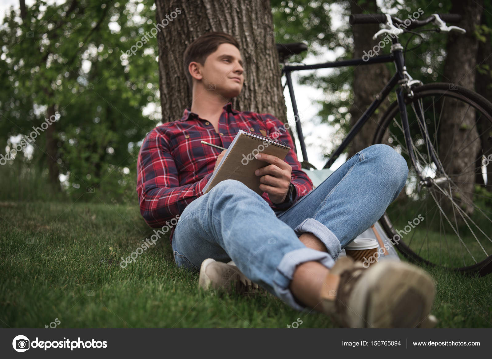 Time spend alone quotes. Одинокая девушка у моря. Одинокая девушка у моря. Spend time alone. Spending time alone.