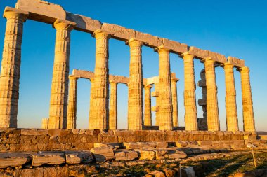 Atina 'da partenonun kadim sütunlarında güneş ışığı 