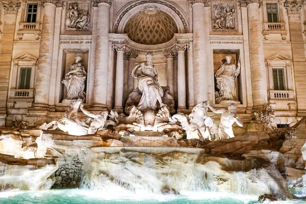 Trevi Szökőkút Ókori Szobrokkal Víz Közelében Rómában — Stock Fotó
