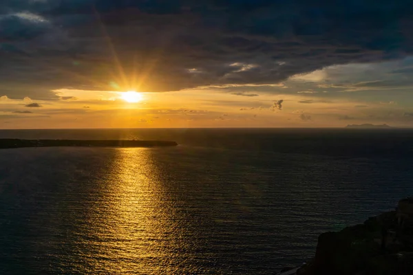Yunanistan 'da sakin Ege Denizi yakınlarında gün batımı