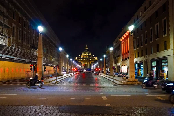 Vatican City Włochy Kwiecień 2020 Rozmycie Ruchu Bazyliki Piotra Nocy — Zdjęcie stockowe