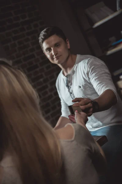 Man paying with credit card — Stock Photo