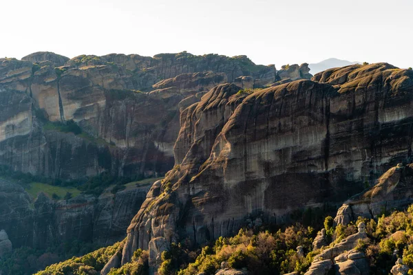 Sunshine on rock formations in mountains against sky — Stock Photo