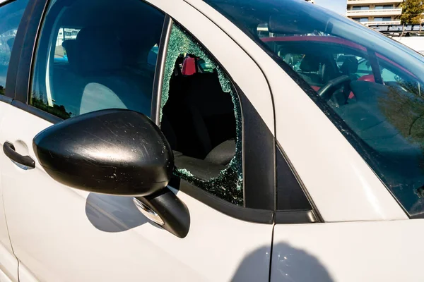 Sunshine on modern white car with broken window — Stock Photo