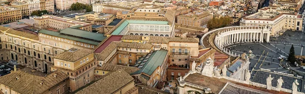 Horizontal concept of piazza San Pietro with historical buildings in Vatican City — Stock Photo